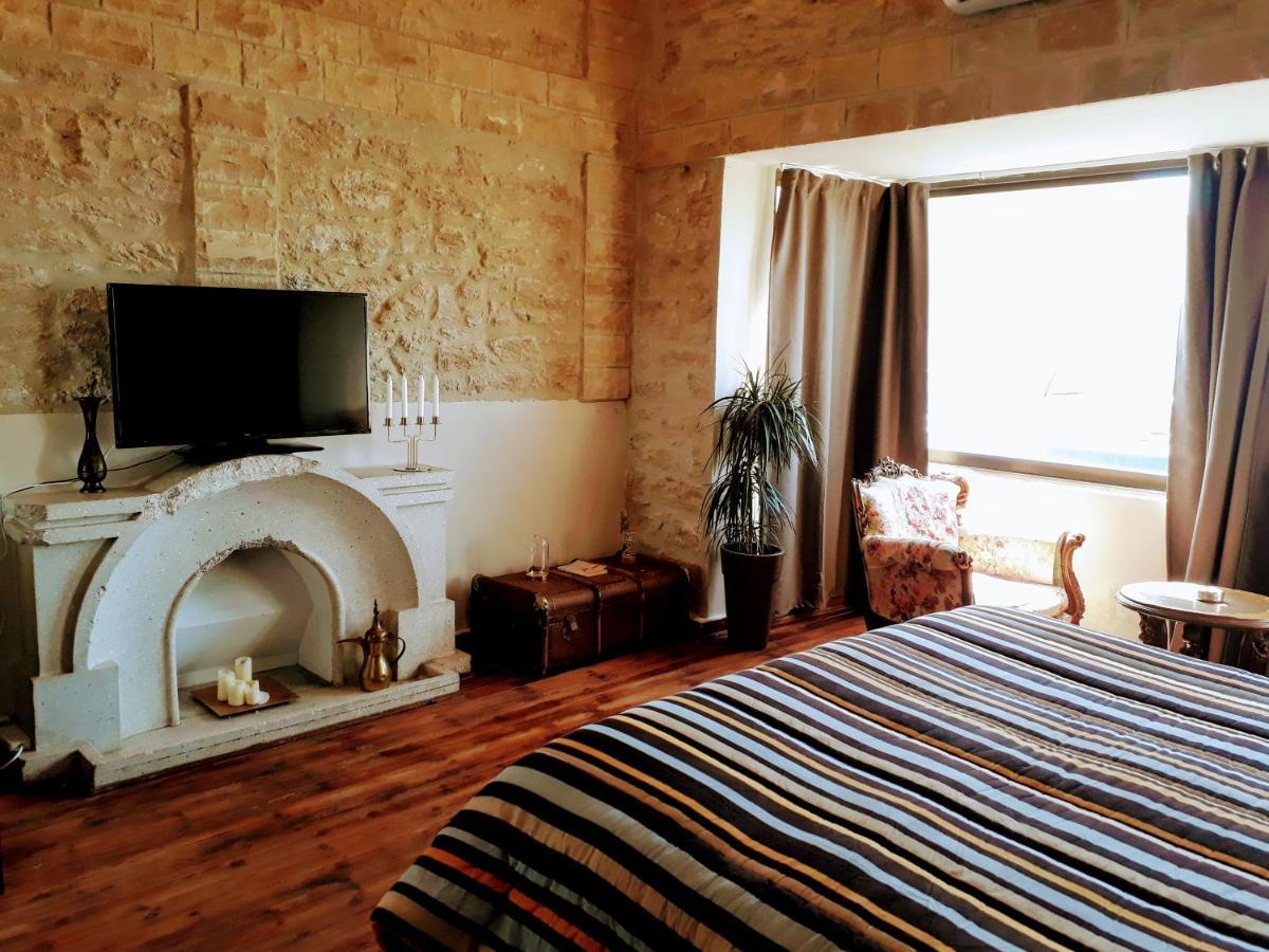 Karavella Vintage Apartment Paphos Bagian luar foto
